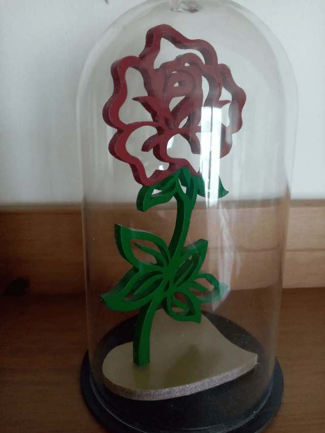 Rose en bois sous cloche - 11x19 cms