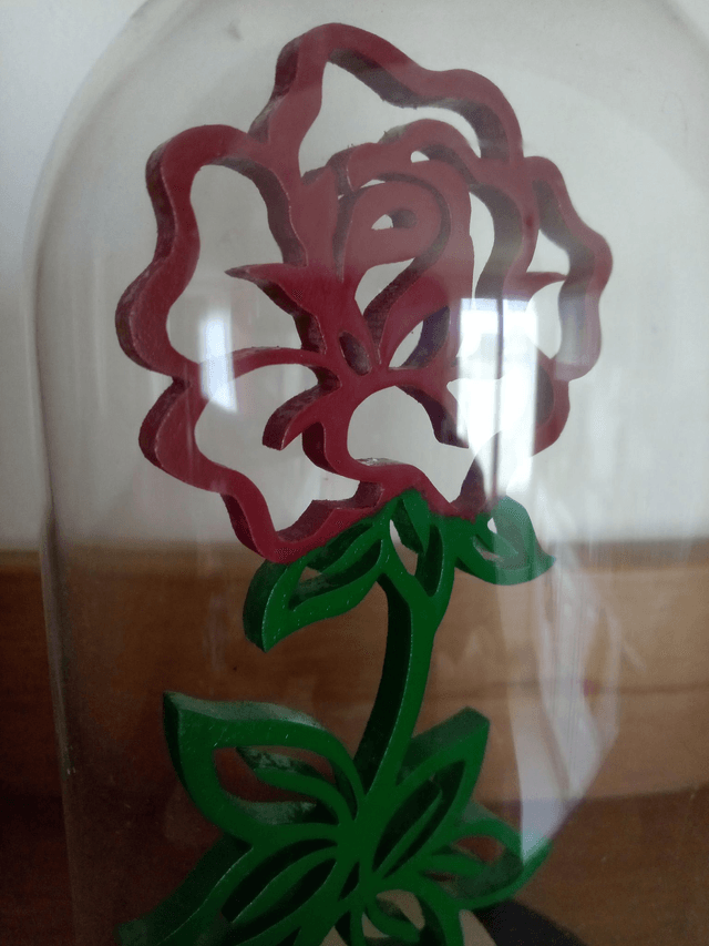 Rose en bois sous cloche - 11x19 cms