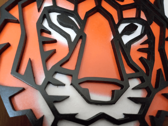 Figure géométrique de Tigre -20x22 cms