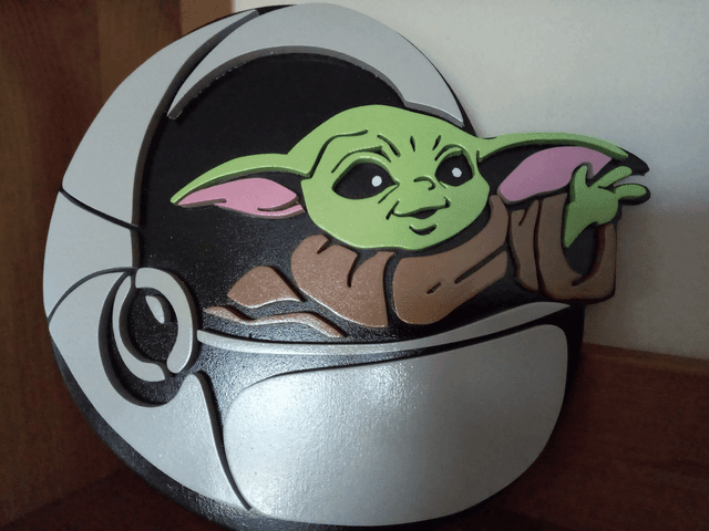 Bébé Yoda / Grogu en bois -24x21 cms